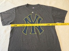 Majestic New York Yankees Gray T-shirt Size Large Neon Border Logo
