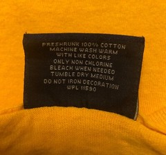 vtg University of New Haven Graphic Tee T-Shirt Sz L MV SPORT Gold Spellout