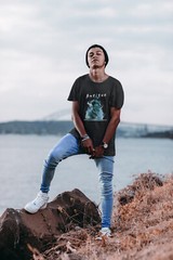 Vintage “Antique” T-Shirt with Elegant Statue Design. Stylish Unisex Retro Tee