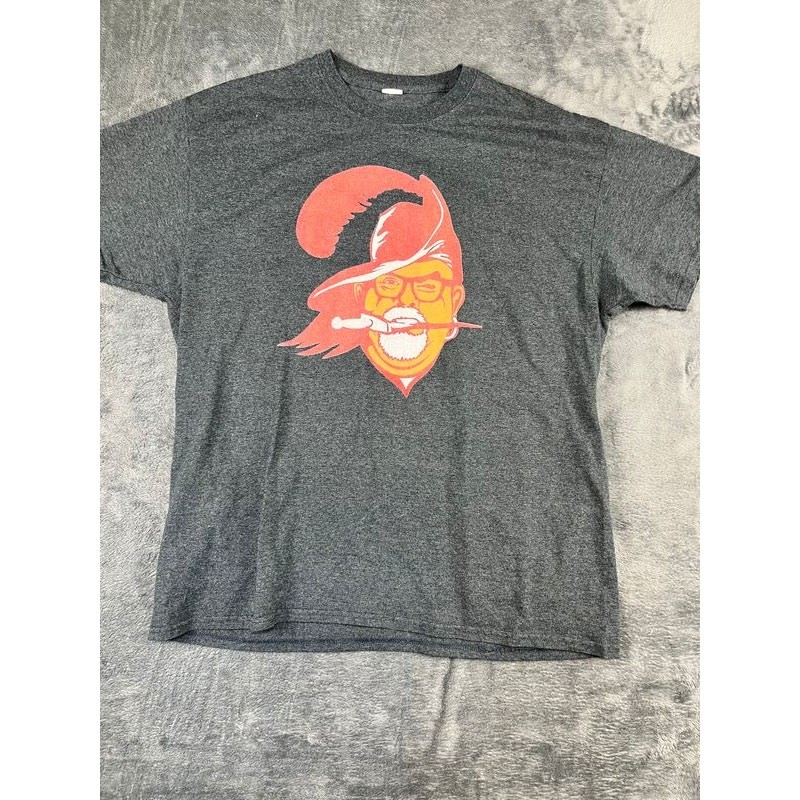 men’s charcoal gray Buccaneers logo t-shirt extra large excellent