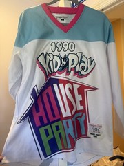Headgear Classics Kid ‘n Play House Party 1990 V-Neck Long Sleeve T-Shirt M
