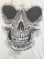 Way To Celebrate Halloween T-Shirt – Skull – Mens XL – White – Stained (5436)