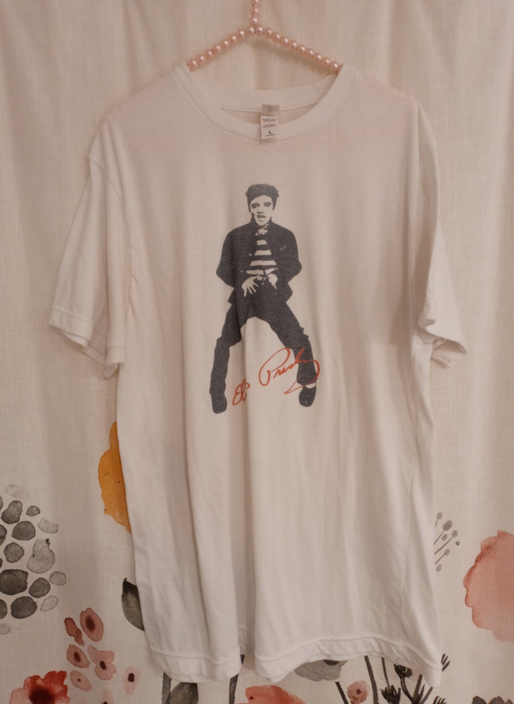 Elvis Presley white short sleeved graphic tee size large poly cotton blend AS IS