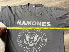 Vintage 1999 Ramones Band Shirt Medium Rare Johnny Joey Timothy Dee-Dee Rock