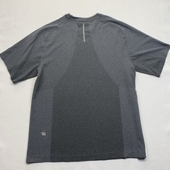 VRST Performance T Shirt Mens Medium Classic Fit Crew Neck Short Sleeve