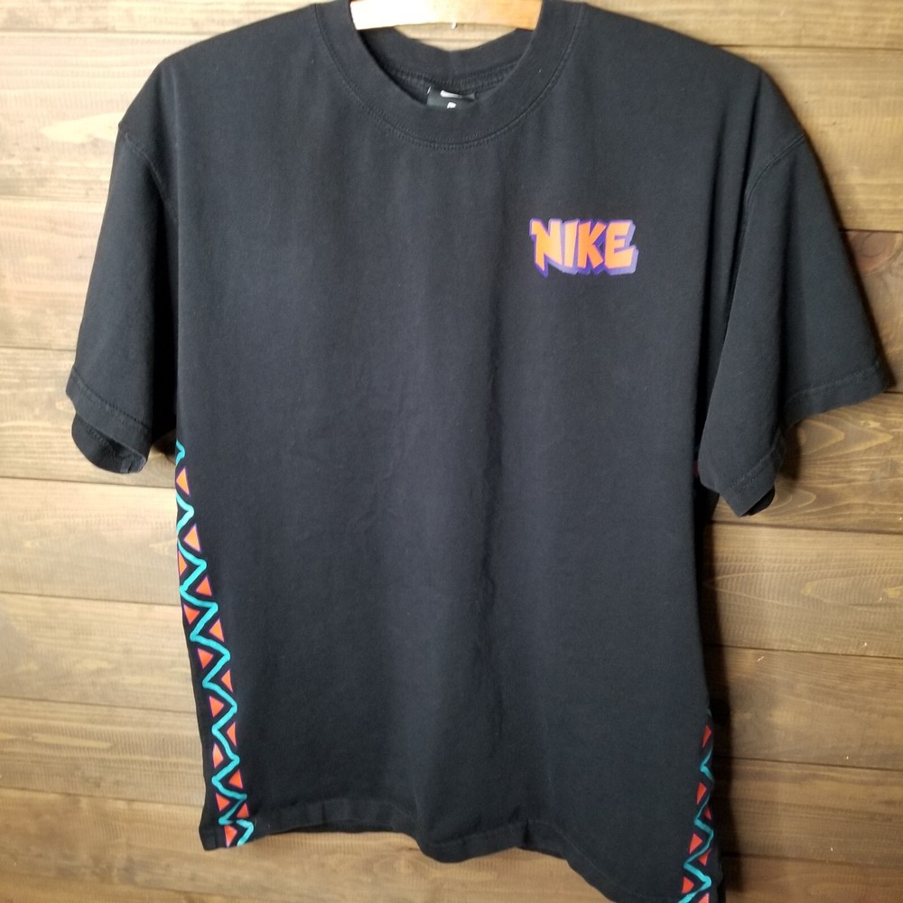 Nike Graphic Tshirt Black Zig Zag Border Back Graphics Colorful Meduim