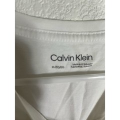Calvin Klein XL men’s white T-shirt w/design-used good