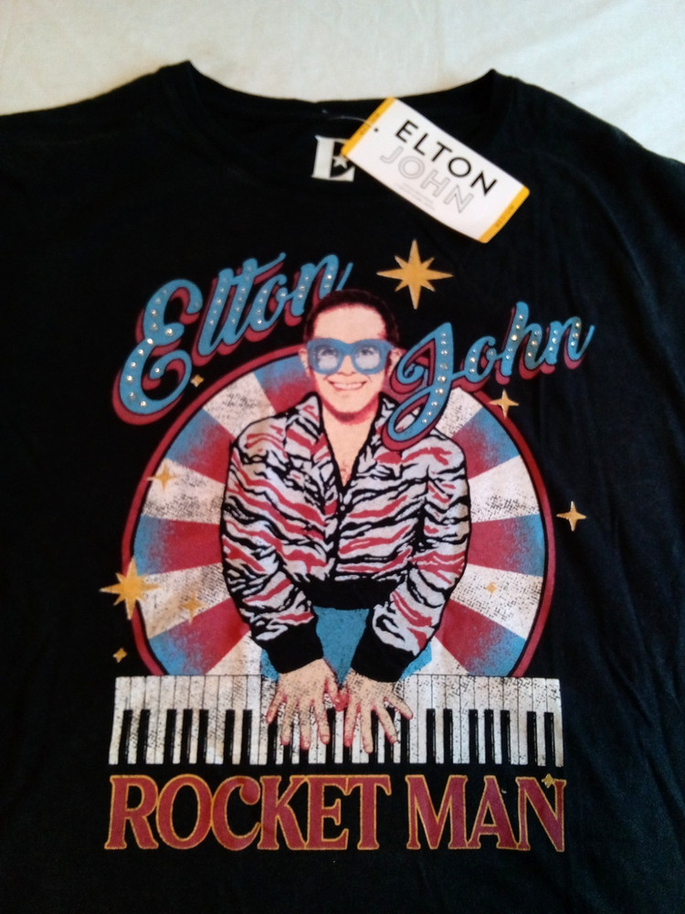 New ELTON JOHN / ROCKET MAN Retro Trendy Graphic T-Shirt Concert – MEDIUM Shirt