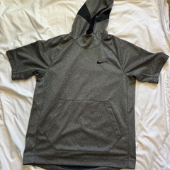 Nike Hoodie Shirt Men Medium Gray Dri-FIT Short Sleeve Pullover Pocket