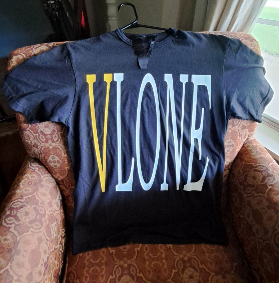 VLONE Men’s Logo Graphic Print T-Shirt Size S Navy Yellow Crew Neck