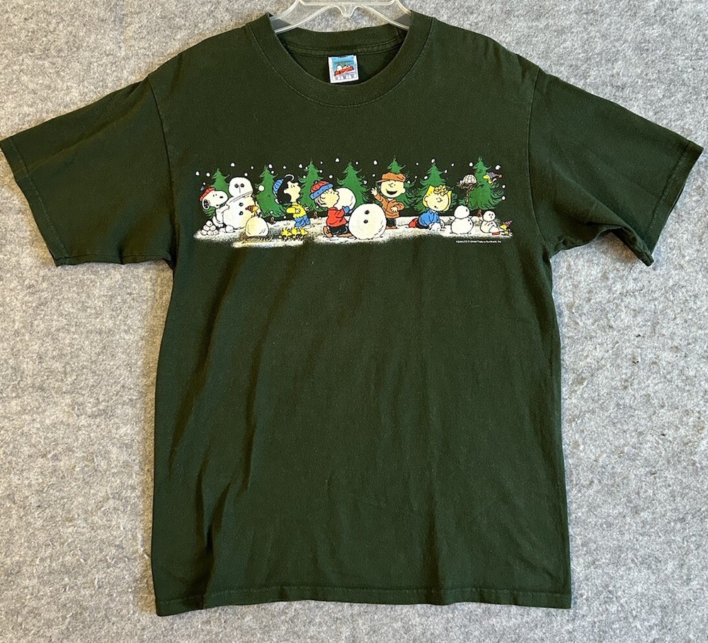 Peanuts Tag winter Scene Snoopy Charlie Brown Lucy Linus Sz M T Shirt