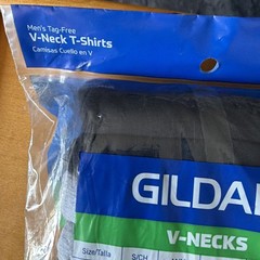 Gildan Men’s Size Small Tag-Free V-Neck T-Shirts. 5-Pack. Multicolor. NWT.