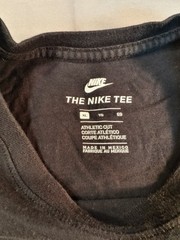 Men’s The Nike Tee Athletic Fit Black/Red XL