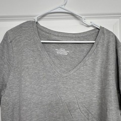 NEW Women’s Light Gray V-Neck Short Sleeve T-Shirt XL 90%cotton