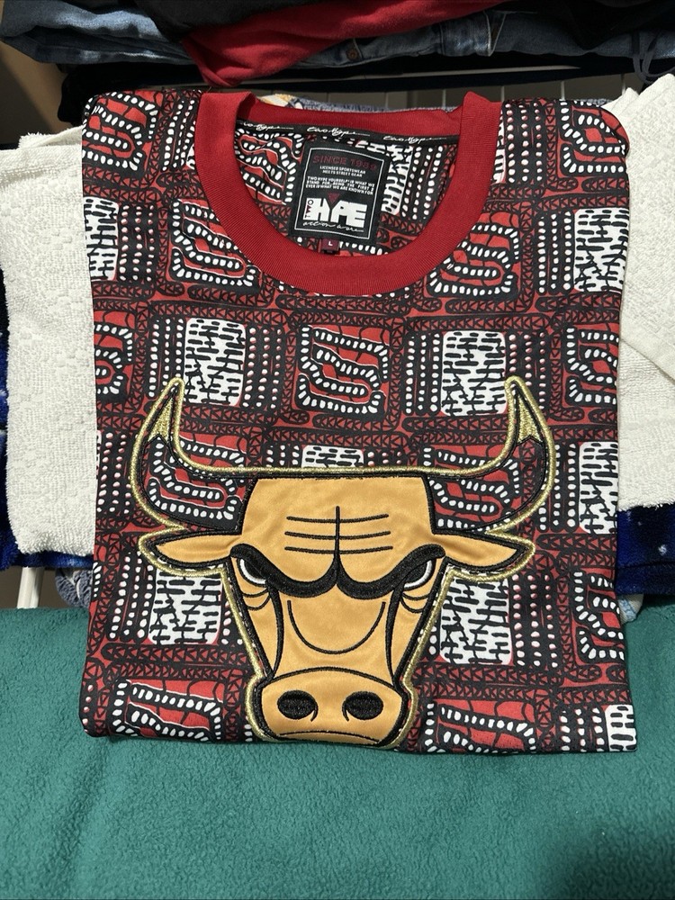 Chicago Bulls Two Hype Original 90’s Kente Letter Performance T-Shirt – XL