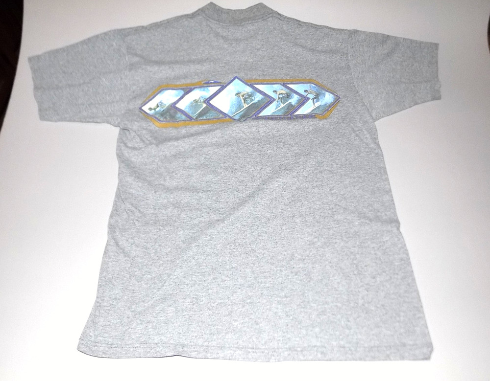 RETRO 90’S/Y2K QUICKSILVER SURFER T-SHIRT. 100% COTTON. MADE IN USA. SIZE MEDIUM