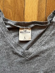 Hollister Men’s Gray Solid V-Neck Short Sleeve Logo T-Shirt Size L