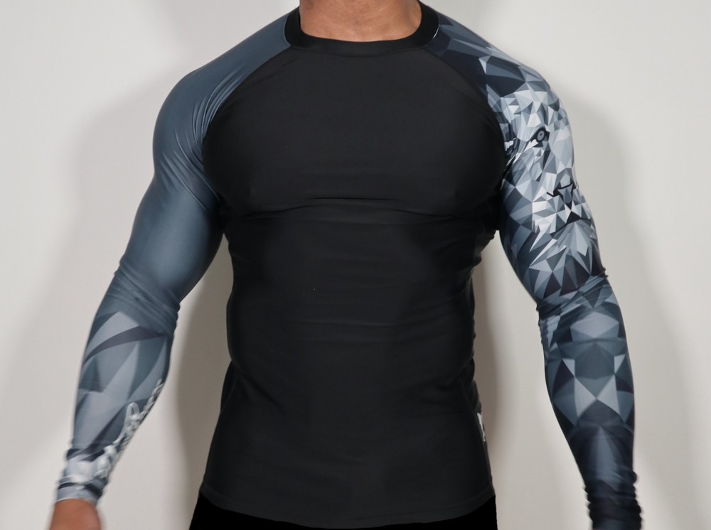 MEN’S BLACK/DARK GRAY COMPRESSION SHIRT SIZE M