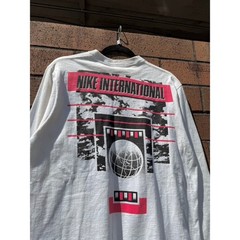 Size L – 90s Nike International Vintage White Pink Swoosh Long Sleeve Tee Shirt
