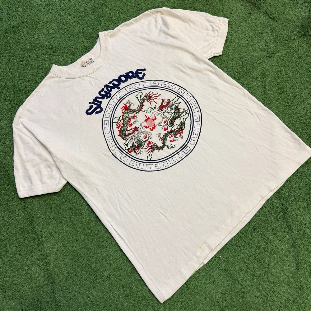Vintage 80s/90s ‘Singapore’ Golden Wheel White Dragon Tee Size : Medium