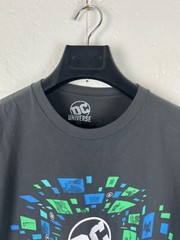 DC Universe Staff Shirt Mens Large Gray Graphic Crew Neck Short Sleeve Stretch