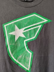 Vintage y2k Famouse Star And Strap Big Logo T Shirt