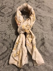 WOMENS SCARF. LARGE 100% COTTON. LIGHT & COMFORTABLE TO WEAR