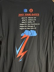 District Made Head in the Clouds 2017 Tour T Shirt Tee Size L Black