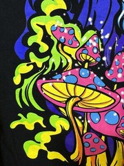 ALAB Black Neon Magic Mushroom T-shirt Men’s Medium Psychedelic Wizard New