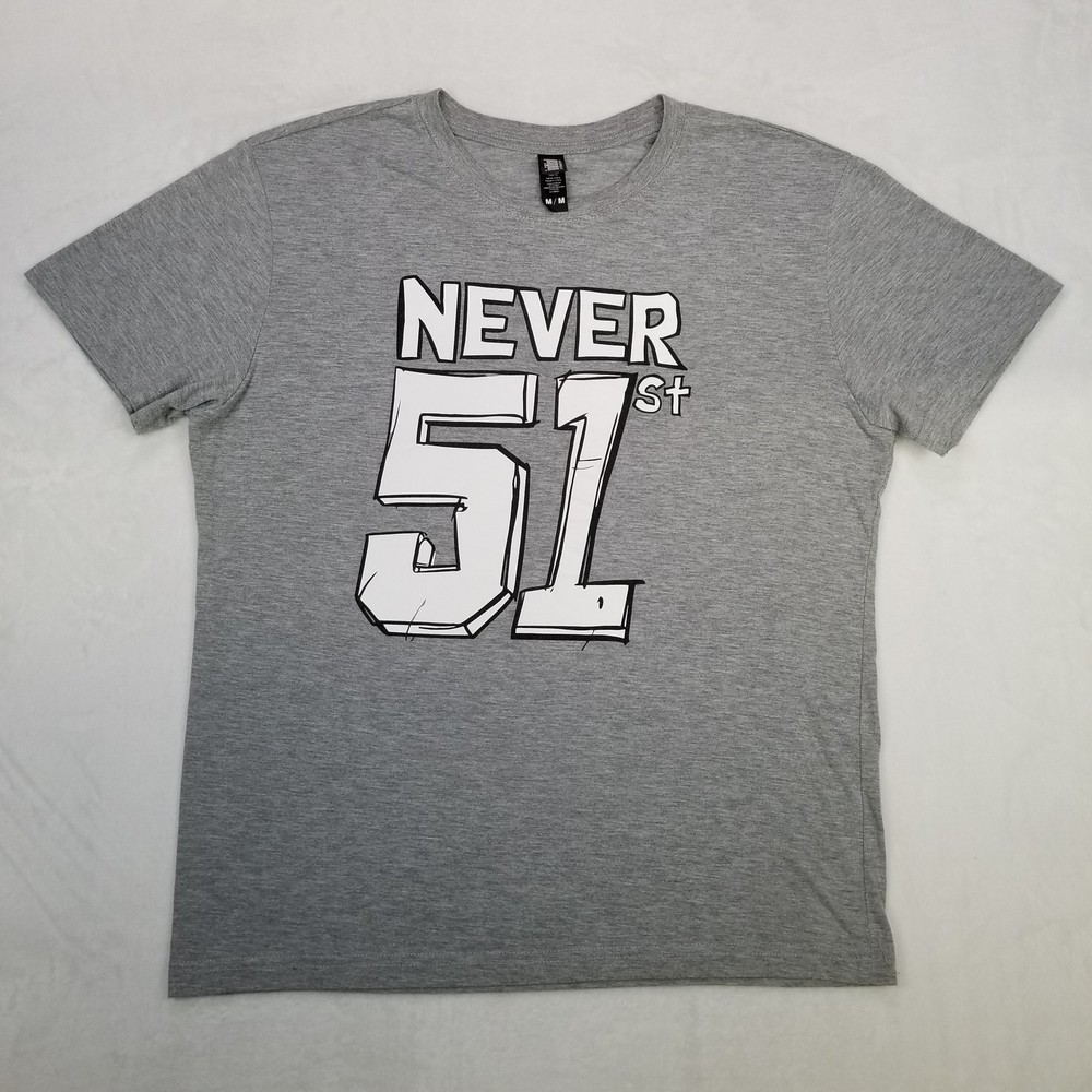 Men’s Gray Never 51 St Large Block Letter Graphic Tee Shirt Medium Casual