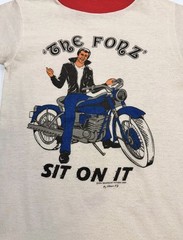 Vintage The Fonz Sit On It Ringer T-Shirt Happy Days 1976 (14×21) White Stains
