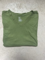 Gap V Neck T Shirt Men’s Medium Green 100% Cotton Short Sleeve Casual Basic Tee
