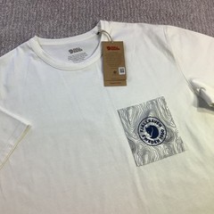 Fjallraven Logo Pocket T-Shirt Mens Eggshell White Organic Cotton Size M NWT