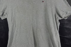 Tommy Hilfiger CORE FLAG V Neck / Crew Neck T Shirt Authentic Large