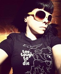 Too Tough To Die T-SHIRT THE RAMONES joey ramone vintage lamb riot grrrl punk
