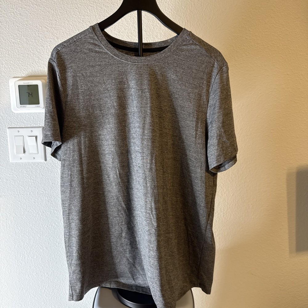 All in Motion Men’s Relaxed Fit Soft Stretch T Shirt Gray Size L