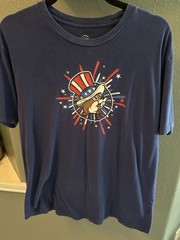 Buc-ees Large Land Of The Free Blue 4th Of July T-Shirt Fireworks Patriotic EUC