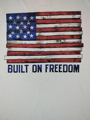 Fruit Of The Loom Shirt Mens 2XL White Built On Freedom Flag USA Tee Patriotic