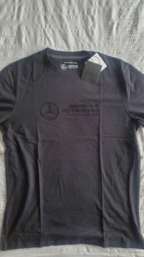 Mercedes AMG Petronas Motorsport Men’s T-shirt in size L