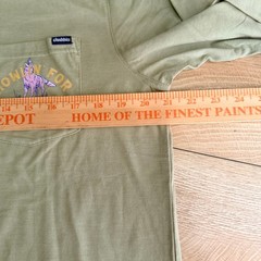 Chubbies Long Sleeve Pocket T Shirt Howlin for the Weekend Mens M Olive Green