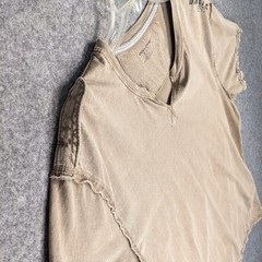 DKNY Jeans Split Neck T-Shirt XL beige/tan color with contrast stitch details