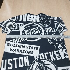 New Era NBA T Shirt Mens Small Black All Over Print Lakers Bulls Magic Nets