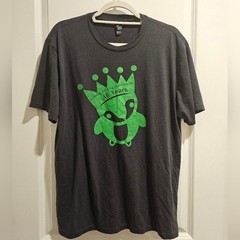 sz L District Perfect Tri Charcoal Grey Penguin Graphic Tee Shirt 45 Years