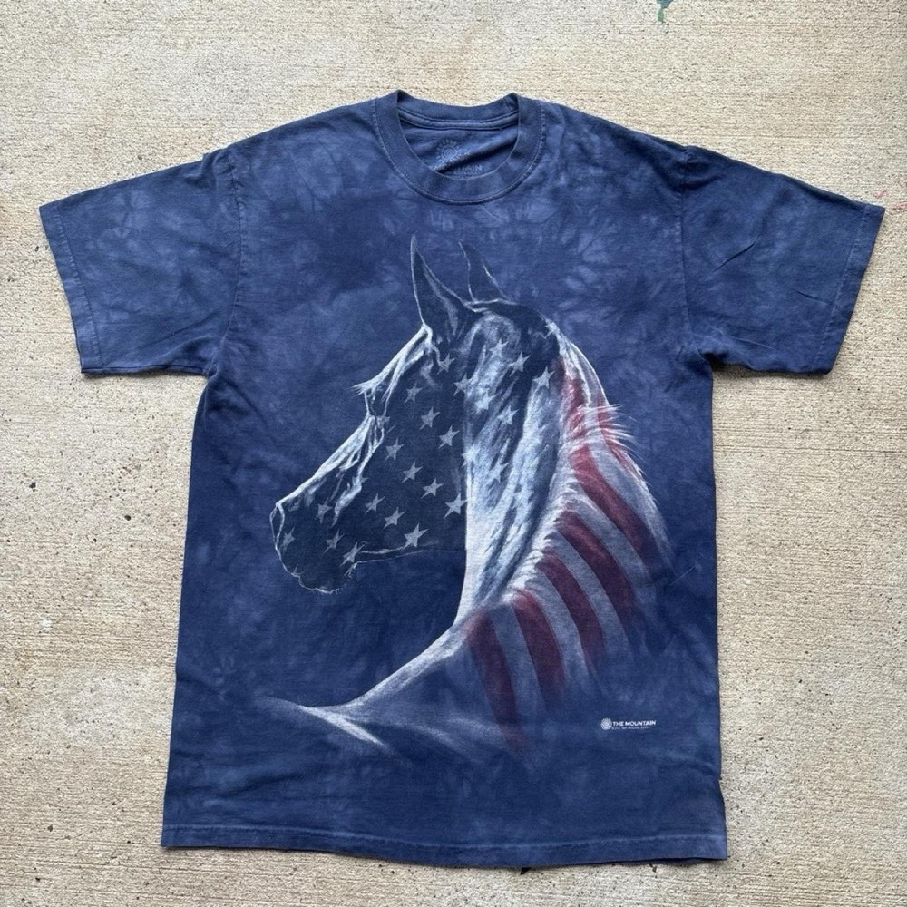 The Mountain Men’s American Flag Horse Blue Graphic T-Shirt Size Medium Cotton