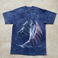 The Mountain Men’s American Flag Horse Blue Graphic T-Shirt Size Medium Cotton