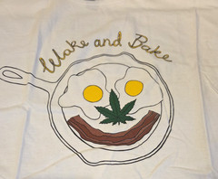 Cannabox T-Shirt – Wake and Bake – Eggs Bacon n Cannabis – White – Large