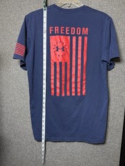 UNDER ARMOUR HeatGear Men’s Freedom T-Shirt Medium Navy Red