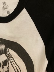 Suavecito Men’s White/Black Baseball Tee – Medium
