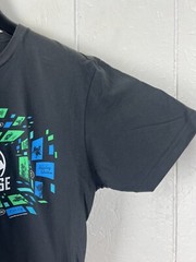 DC Universe Staff Shirt Mens Large Gray Graphic Crew Neck Short Sleeve Stretch