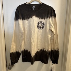 Star Wars Long Sleeve Tie-Dye Graphic tee Galaxy’s Edge Disney Darth Vader M